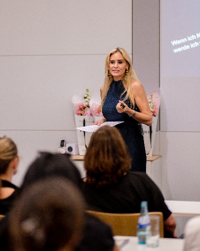 Miriam Hoff Keynote_Miriam_Hoff_1.jpg